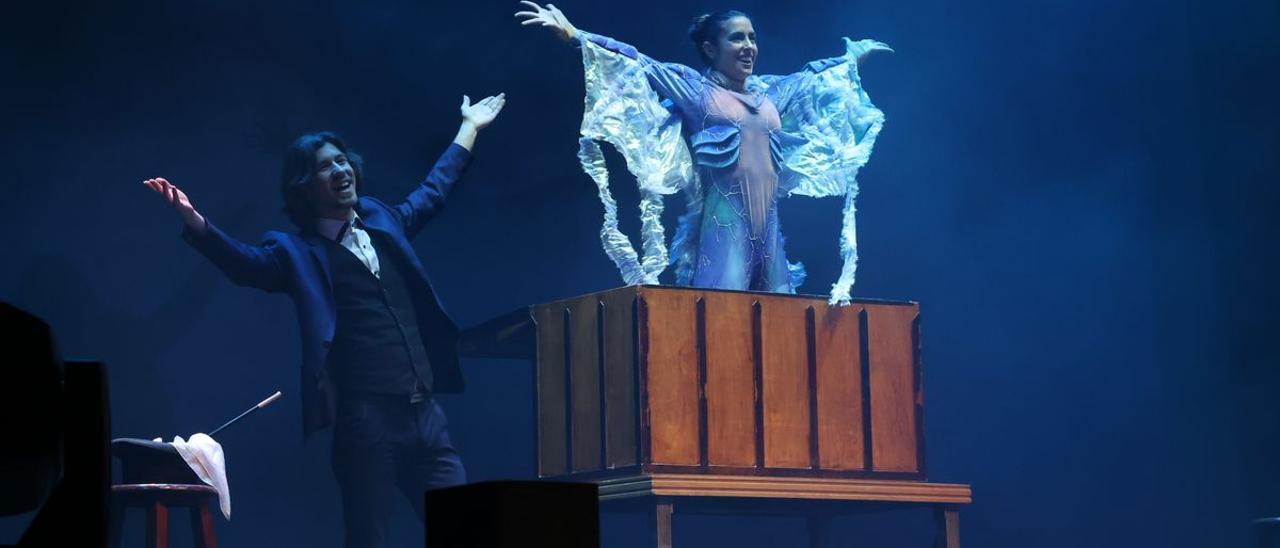 El espectáculo y la ilusión no faltaron en la Gran Gala de la 13ª edición del festival Màgia x Ací de Vila-real.