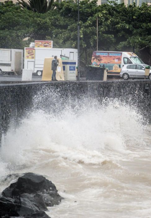 EL GOBIERNO DE CANARIAS MANTIENE LA ALERTA POR ...