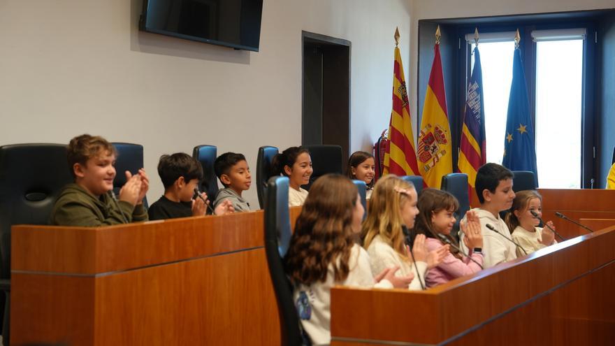 Alumnos de Ibiza llevan al pleno del Ayuntamiento sus propuestas para mejorar la ciudad