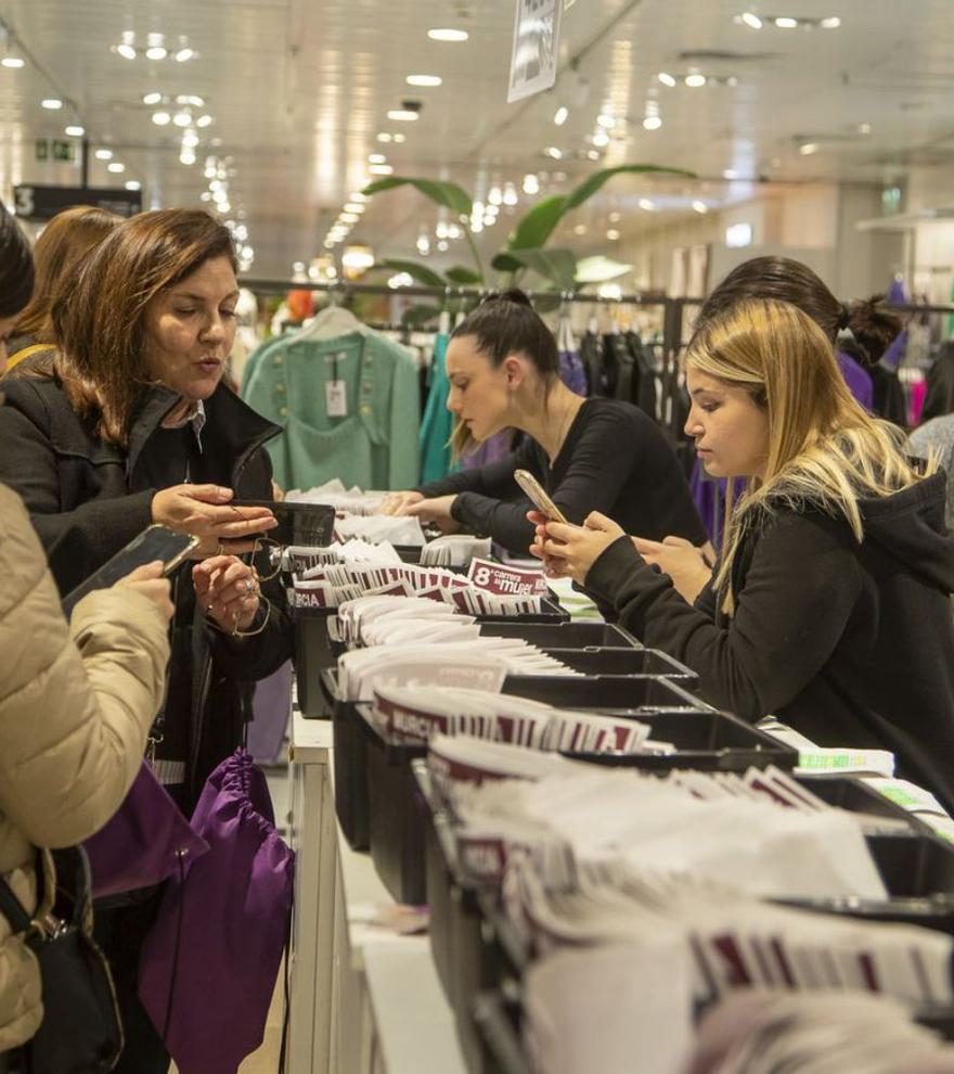 Los dorsales de la Carrera de la Mujer se acaban a cinco días del evento