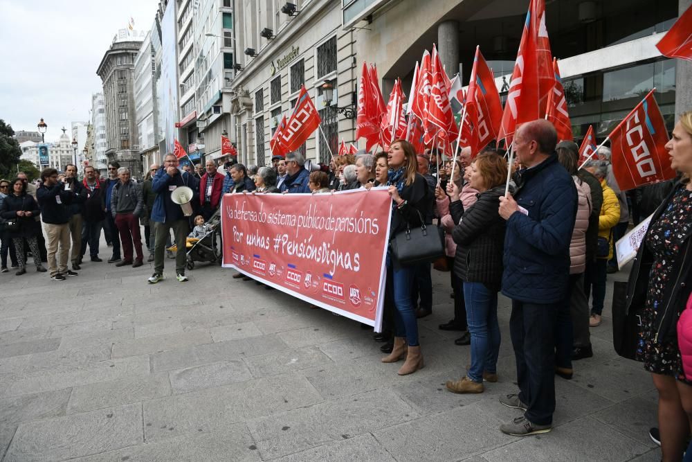 Concentración en el Obelisco convocada por CCOO y UGT en defensa de unas pensiones dignas