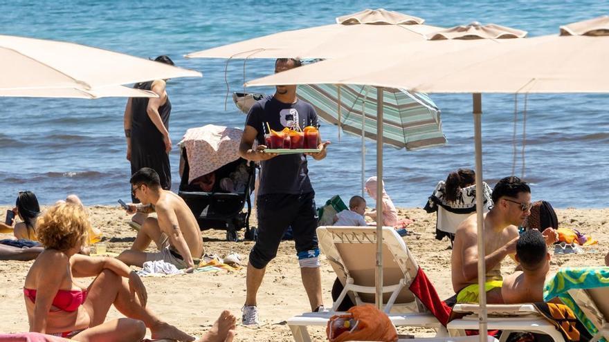 Vuelve la venta ambulante a las playas de Alicante