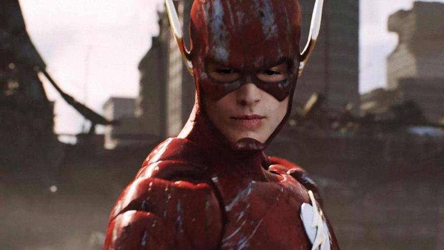 Ezra Miller caracterizado como The Flash.