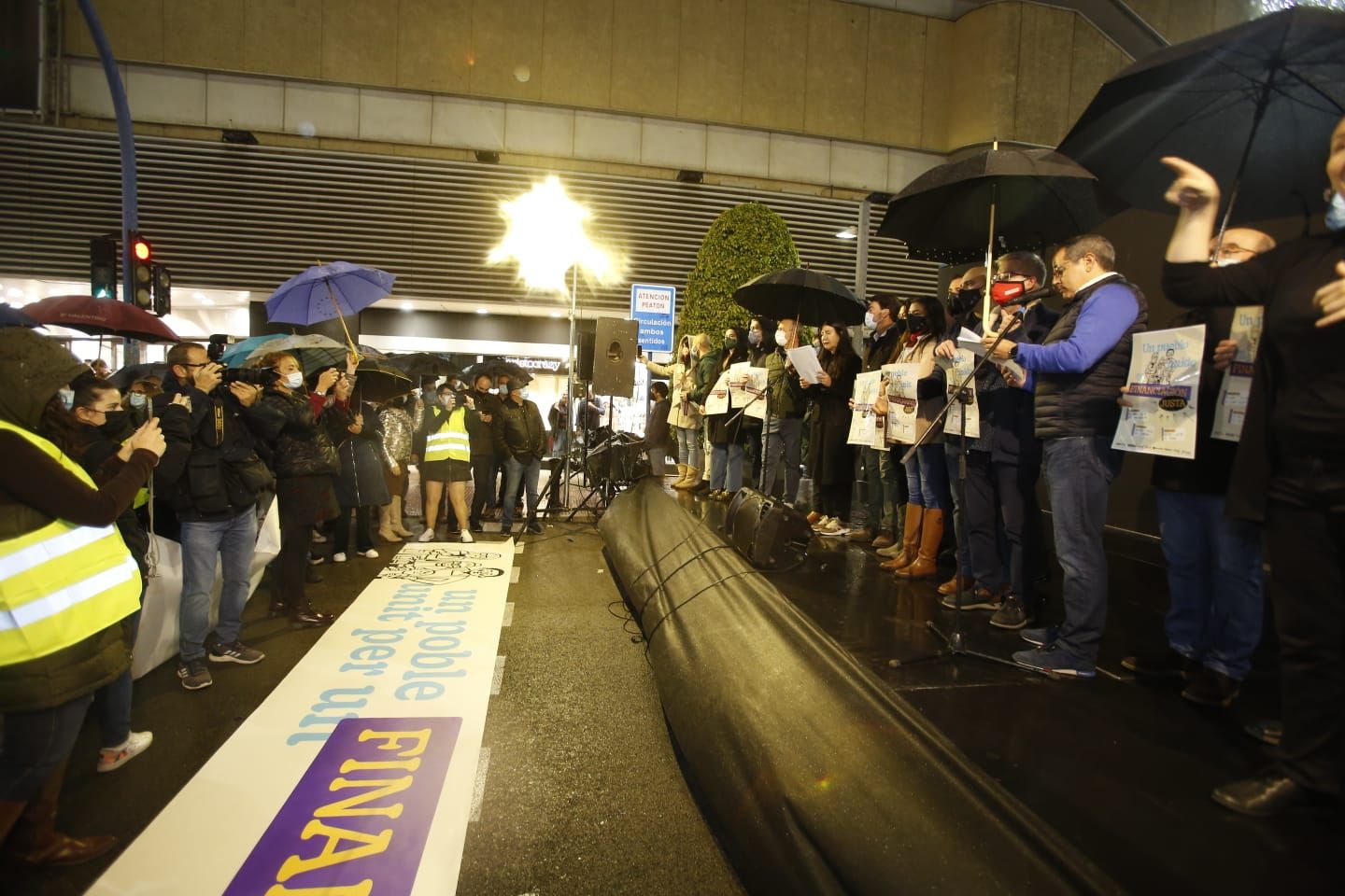 Alicante sale a la calle para exigir al Estado una mayor financiación de la Comunidad Valenciana