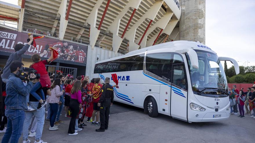 Euforia mallorquinista para despedir al equipo hacia Sevilla