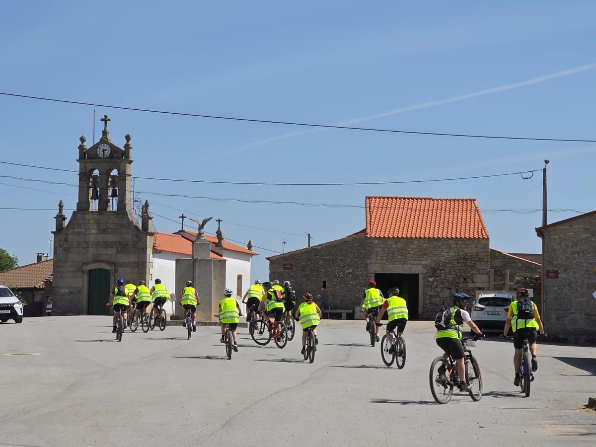 GALERÍA | El ciclismo y el Duero unen La Raya