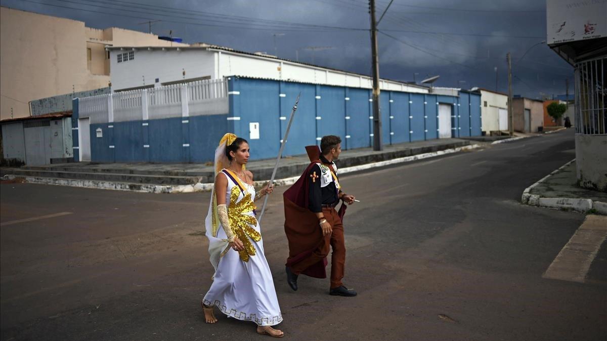 Miembros de la comunidad Vale do Amanhecer celebran su ritual más importante del año en el Día del Trabajo para honrar a los medios que se comunican con los espíritus buenos y malos.