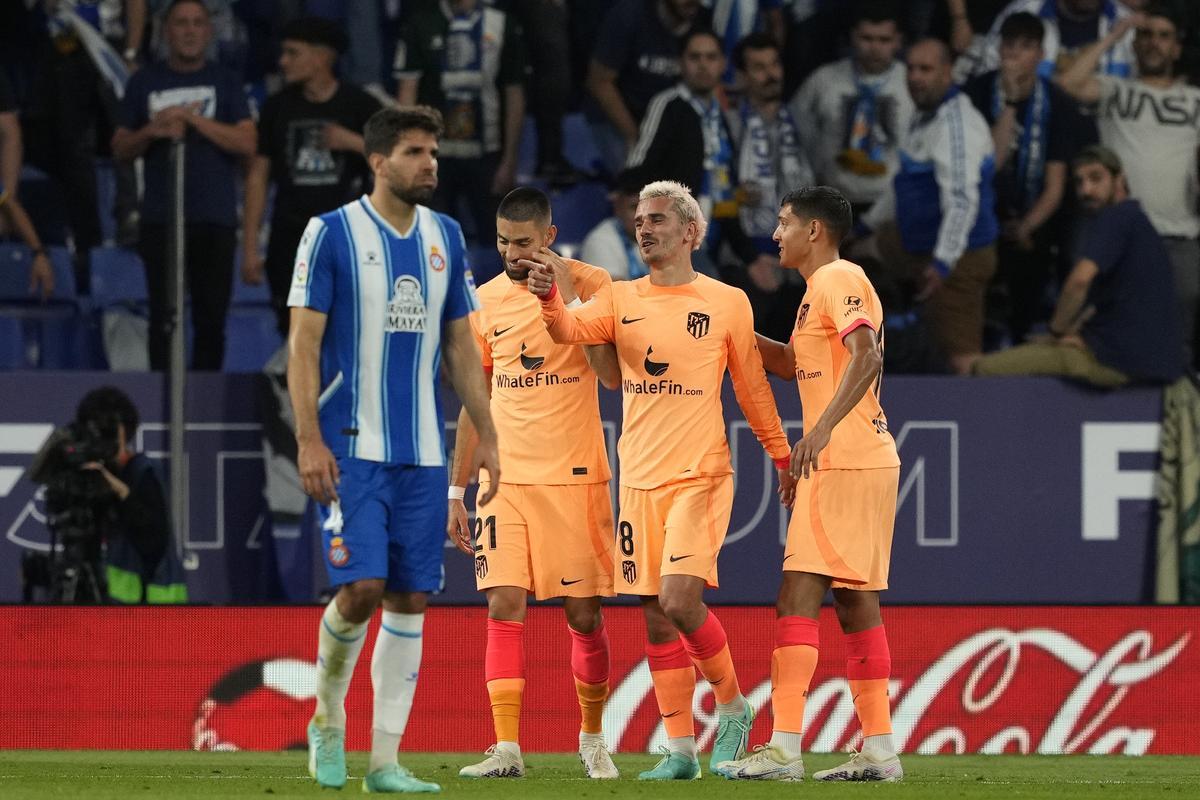 Atletico Madrid’s forward Antoine Griezmann (2-R) celebrates after scoring the 0-2 during the Spanish LaLiga soccer match between RCD Espanyol and Atletico Madrid played at RCD Stadium in Barcelona, Spain, 24 May 2023. EFE/Alejandro Garcia