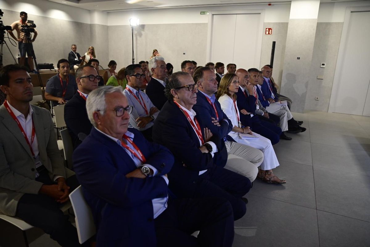 Asistentes a la rueda de prensa de Grupo Pamesa