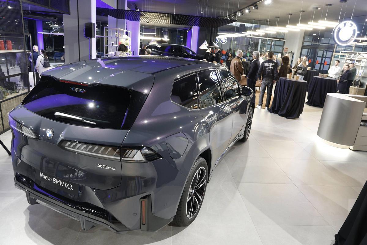 BMW presenta en Santiago el iX3 y las nuevas instalaciones de Amiocar