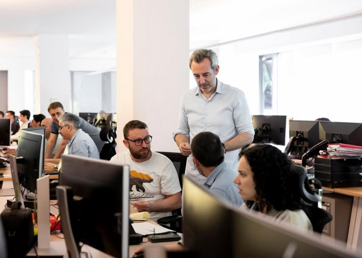 Imagen de una sección de la empresa Martínez Otero cuyo CEO es Alejandro Valladares, líder del turismo de lujo. En la foto, vemos  a Jesús Durán, Technical Office Manager.