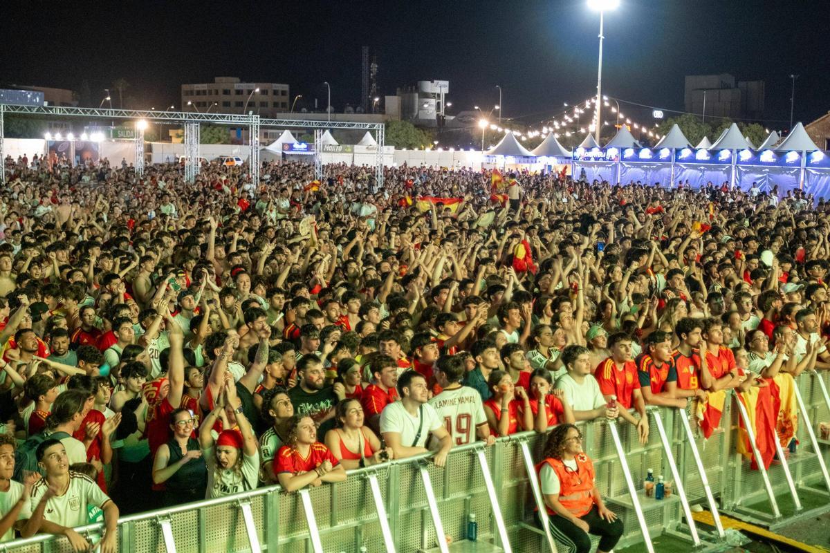 FOTOS | Así han vivido los aficionados la semifinal entre España y Francia desde Palma en Son Fusteret