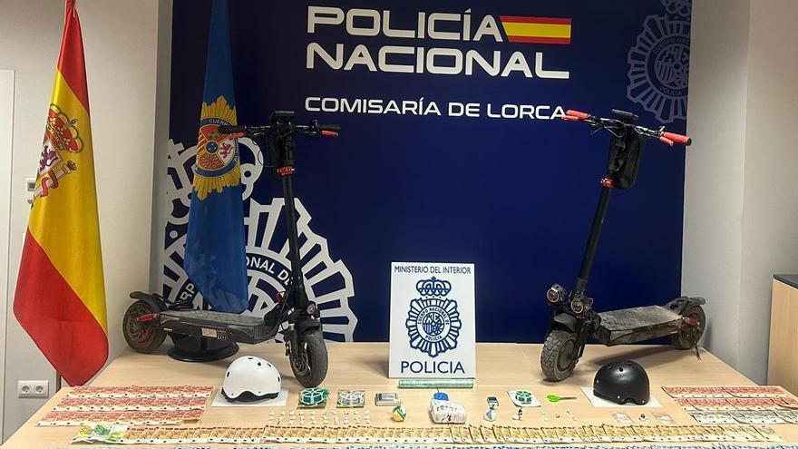 La Policía Nacional intervino 650 gramos de cocaína, 7.500 euros en efectivo y dos patinetes eléctricos.