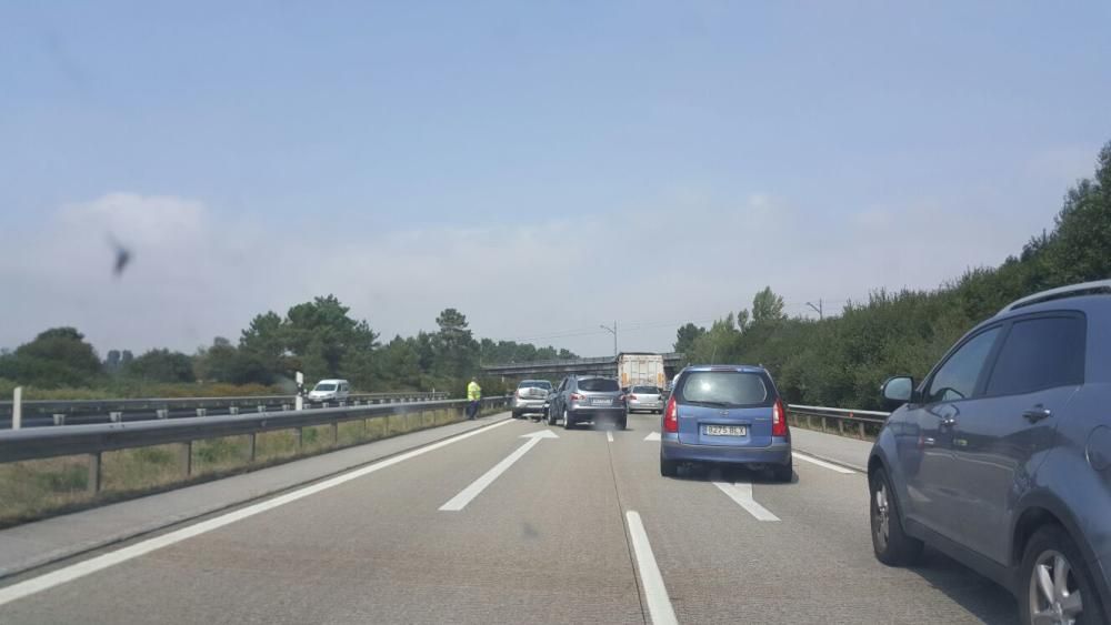 Un accidente en la "Y" provoca varios kilómetros de atasco en dirección Gijón