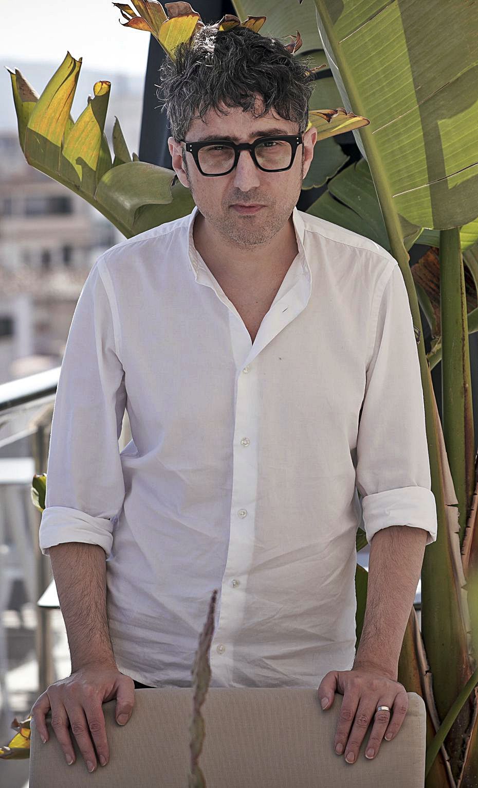 El escritor Patricio Pron, ayer, en Palma. | MANU MIELNIEZUK