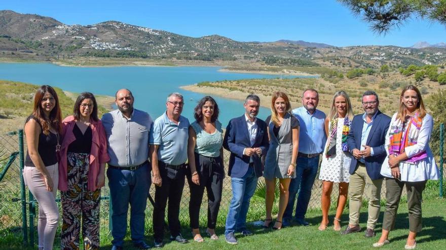 Integrantes del grupo socialista en la Diputación de Málaga, ayer, en el Hotel La Viñuela.