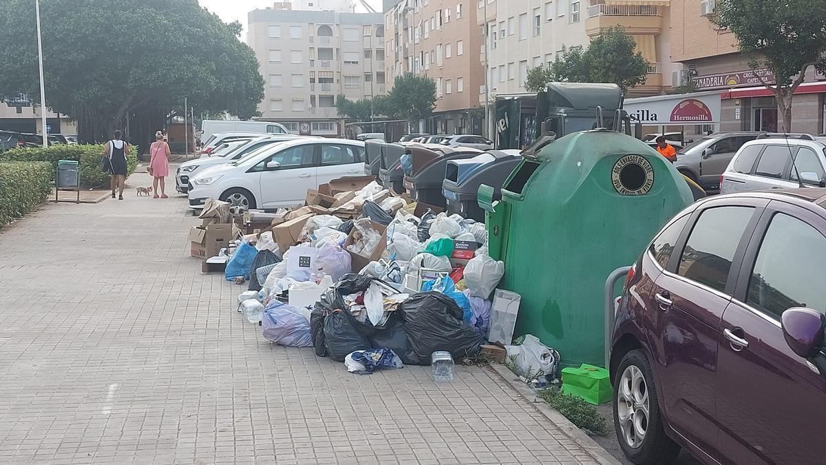 Basura en zona de Cánovas del castillo.