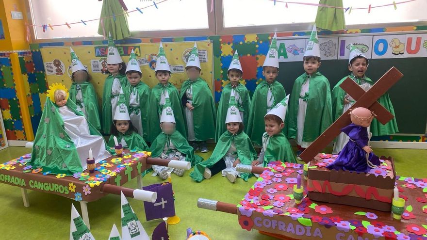Nenucos que hacen de cristos y vírgenes: así es la Semana Santa en esta guardería de Zamora