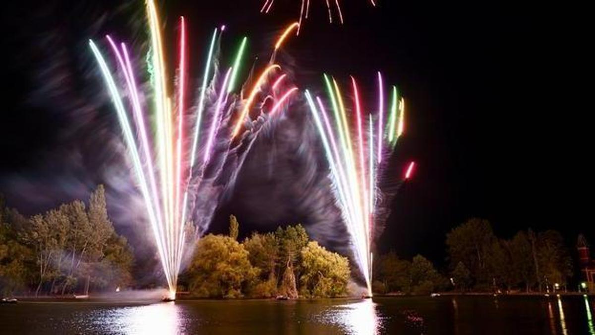 El castell de focs a l'estany