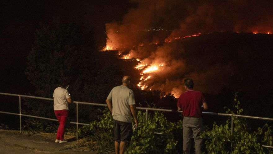 Última hora de los incendios en España | Dos muertos y miles de evacuados por la oleada de fuegos