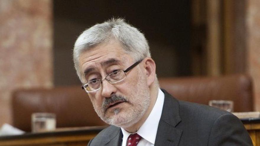 Ávila, durante su intervención ayer en la sesión plenaria del Parlamento de Andalucía.