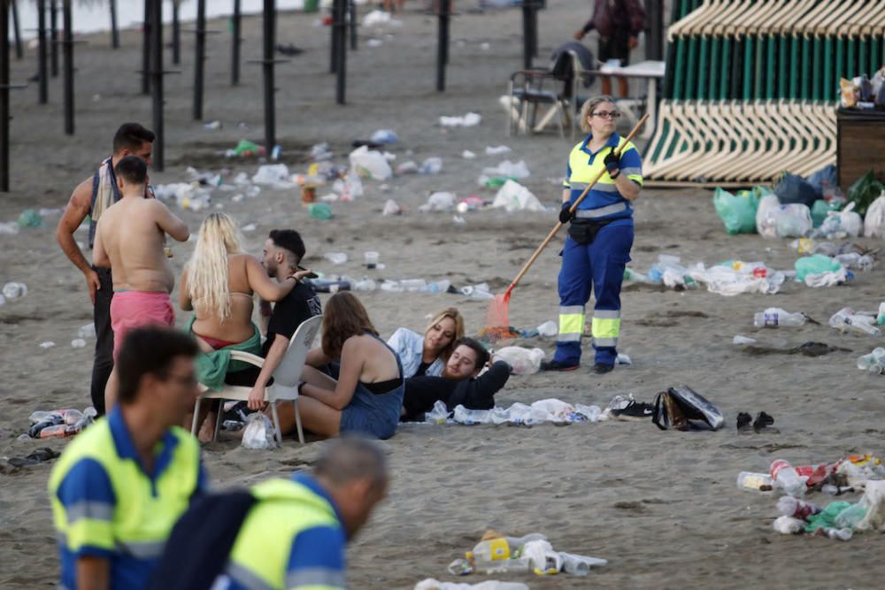 Así quedaron las playas tras la Noche de San Juan.