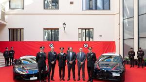 El evento de entrega contó con la presencia de altos cargos de los Carabinieri y Stellantis.