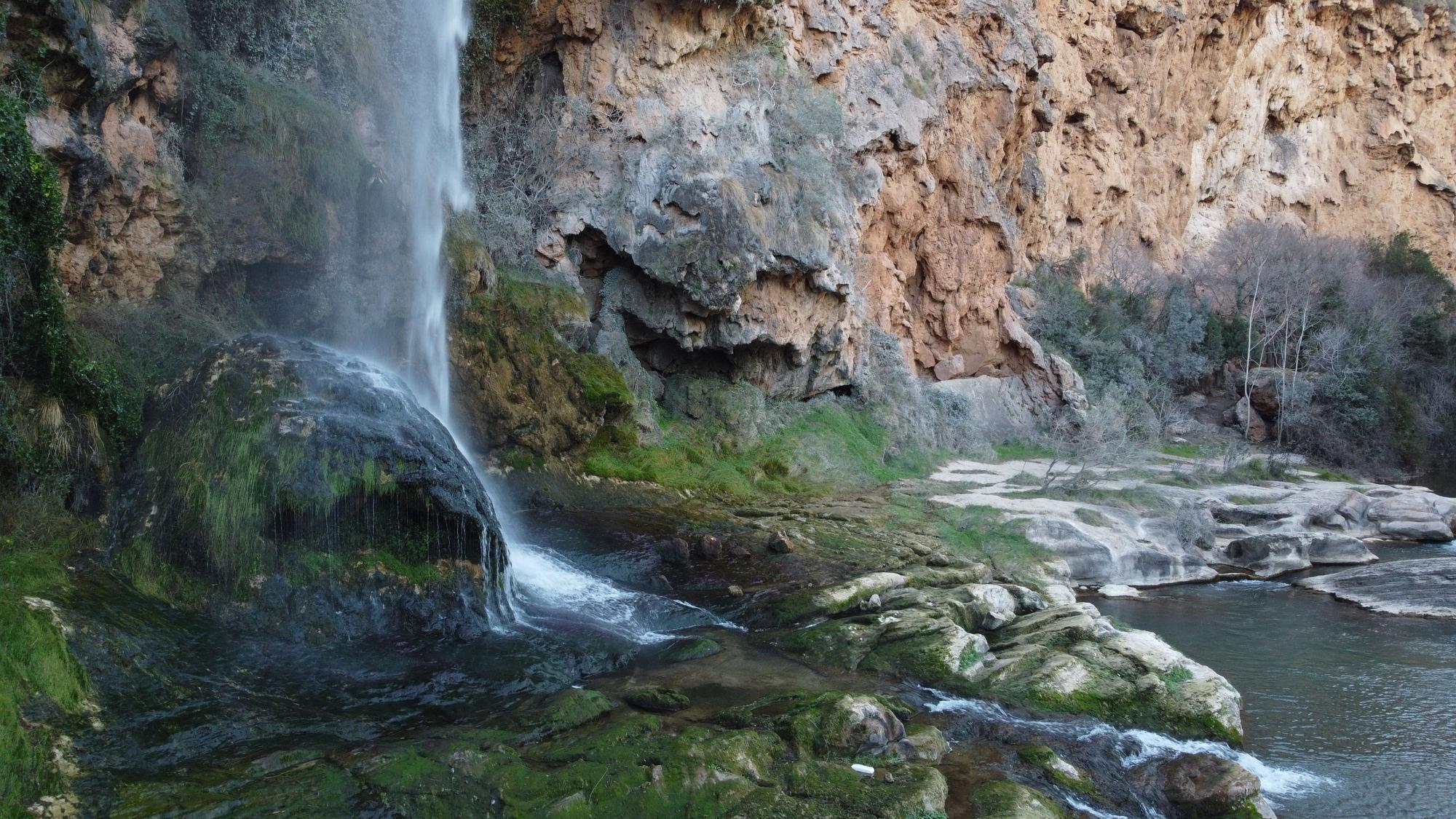 Espectaculares fotos: El Salto de la Novia de Navajas como nunca lo habías visto