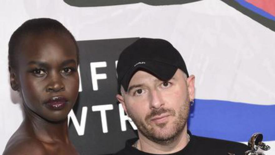 Demna Gvasalia deja por sorpresa Balenciaga y ficha por Gucci