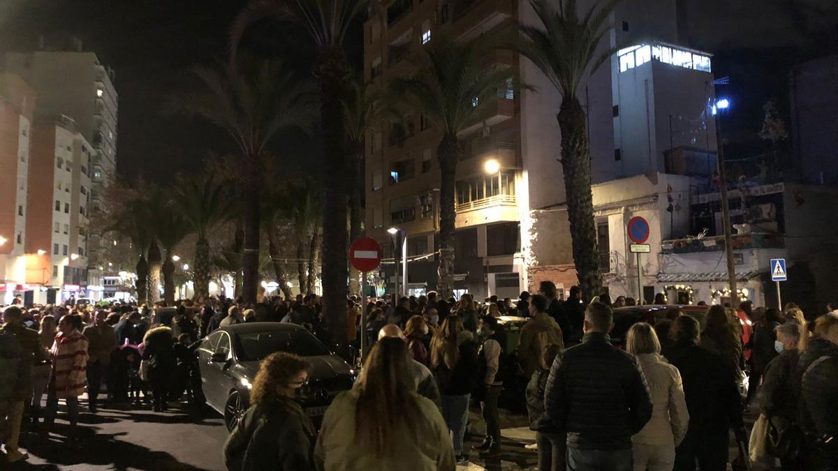 El encendido de la decoración navideña de la casa del Grau