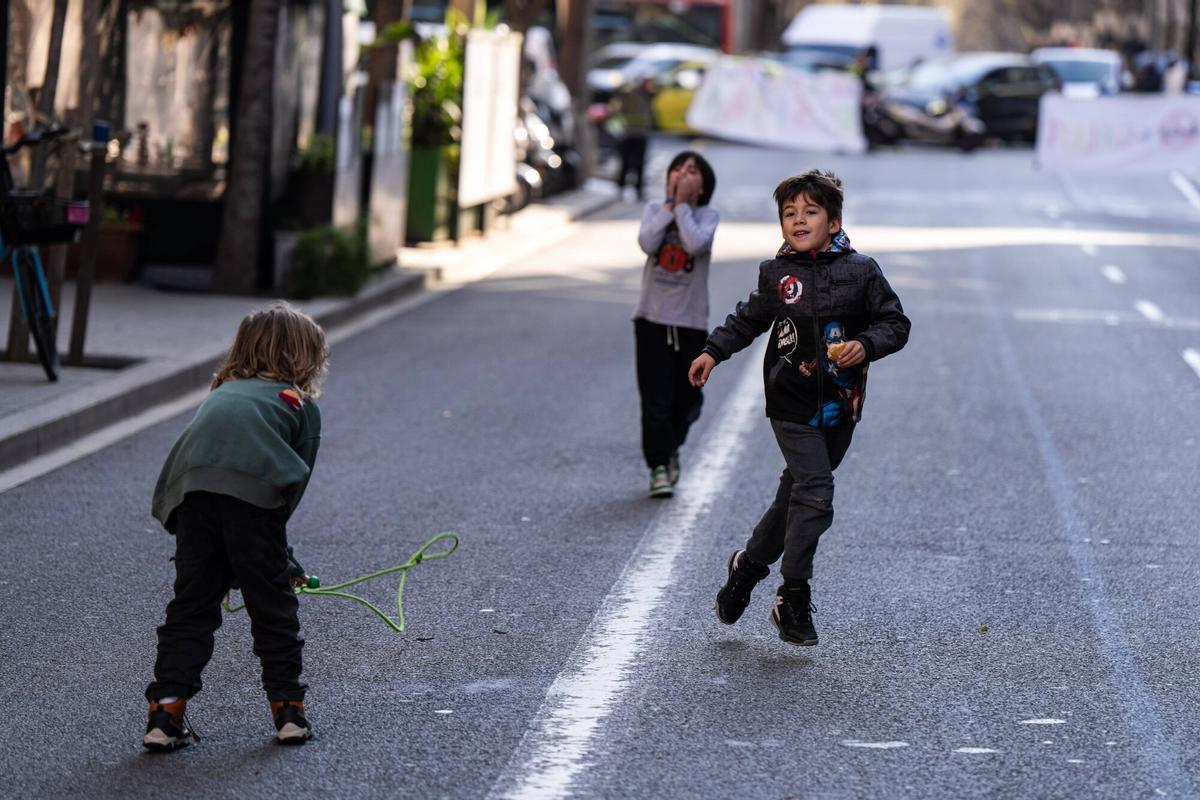 La Barcelona amb menys nens de l’últim segle bat un nou rècord d’habitants La Barcelona amb menys nens de l’últim segle bat un nou rècord d’habitants