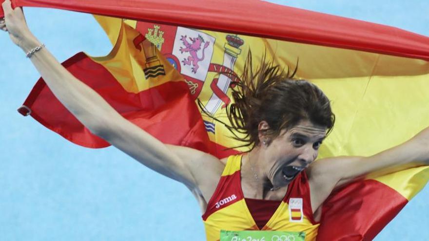 Ruth Beitia celebrant la medalla a Rio.