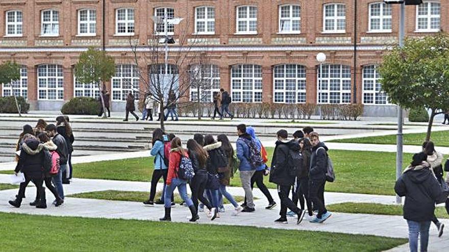 Estudiantes en el Campus Viriato de Zamora.