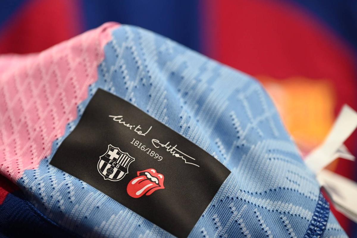 A la venta las camisetas del Barça con el logo de los Rolling Stones