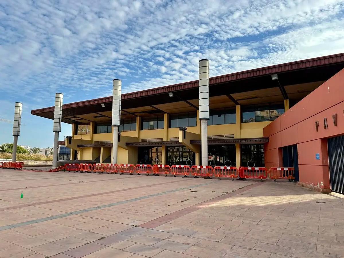Vista exterior del Polideportivo Central de El Campello.