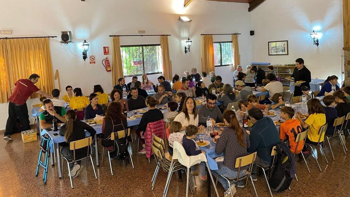 El Campamento Félix Rodríguez de la Fuente impulsó la actividad para descubrir la naturaleza que aún resiste tras el incendio que arrasó 20.000 hectáreas este verano.