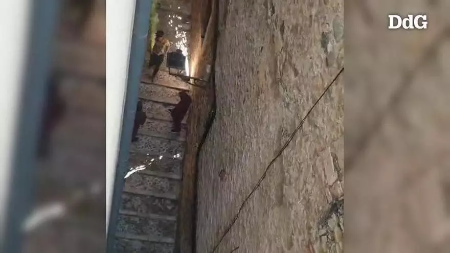 Vídeo | Rodatge de la sèrie 'Tomb Raider' al carrer de Manuel Cúndaro de Girona