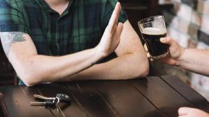 Los expertos advierten del riesgo del consumo de alcohol.