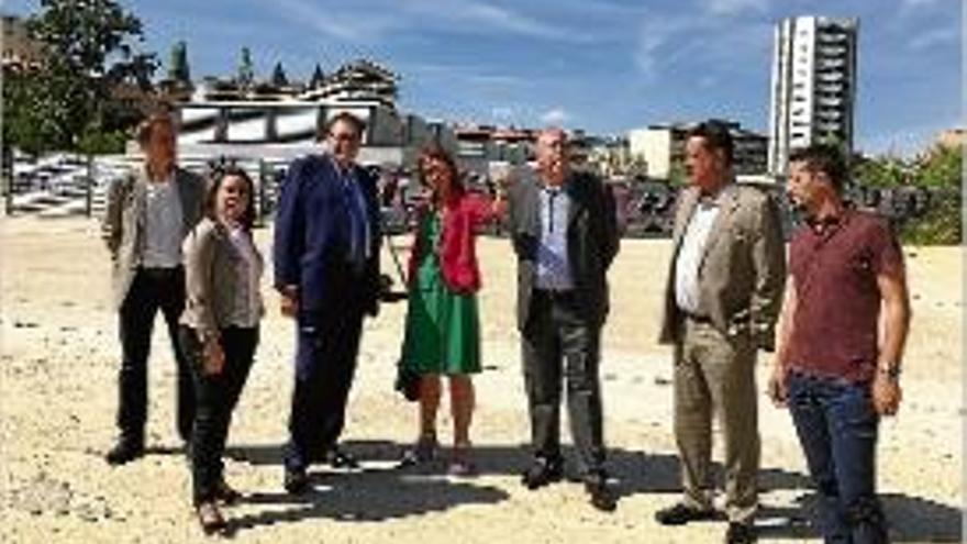 Els candidats de Convergència, a la llosa del parc Central de Girona.