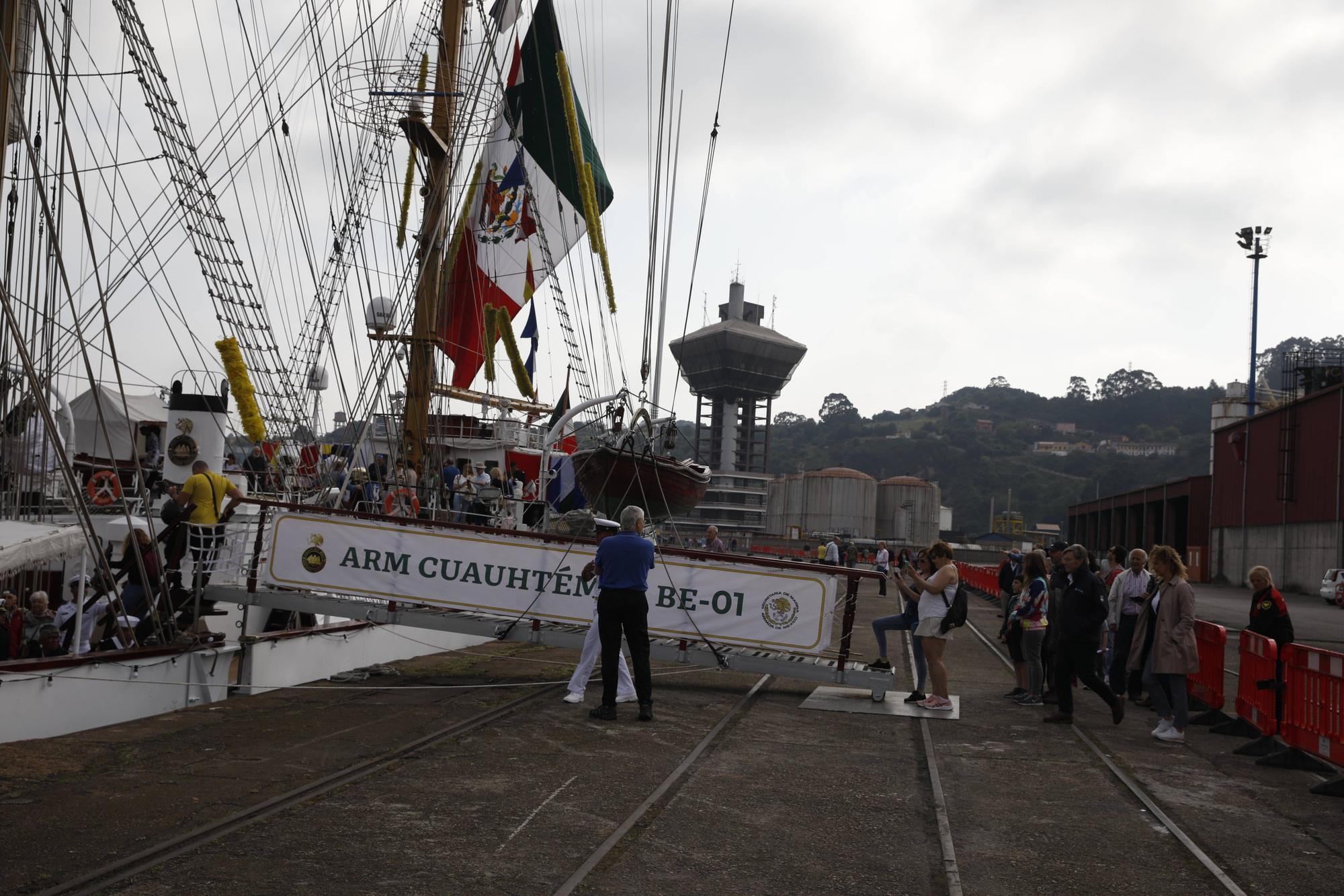 En imágenes: Colas en el puerto de Gijón para visitar el buque escuela de la Armada de México