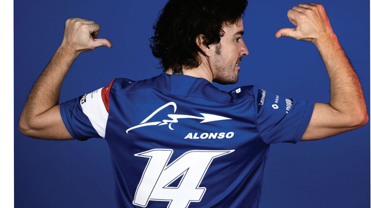 Alonso, con su camiseta personalizada