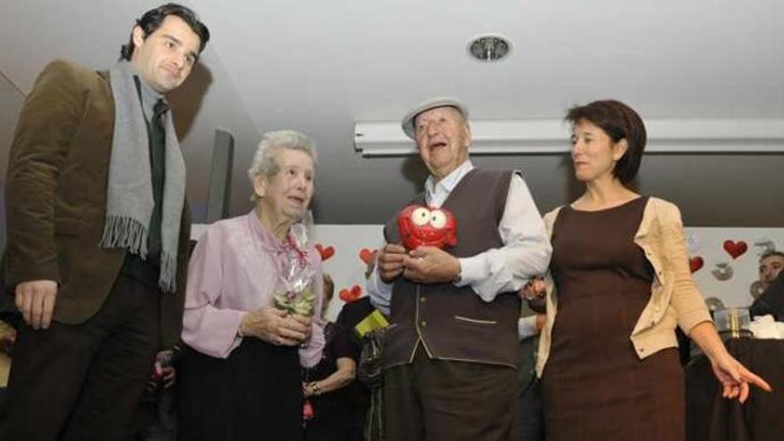 Torrevieja premia a una pareja por sus 65 años de matrimonio