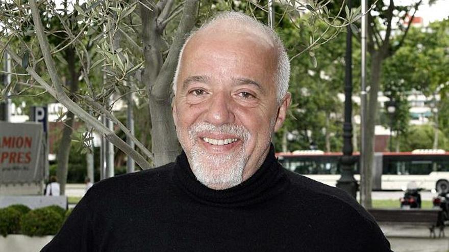 El escritor brasileño Paulo Coelho. / efe