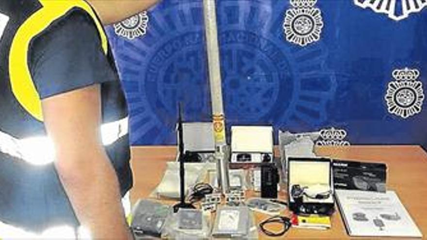 Arrestado en Alicante por acceder a móviles de sus ‘ex’