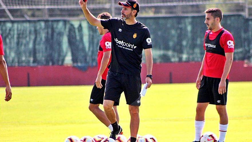 Vicente Moreno durante un entrenamiento en Son Bibiloni.