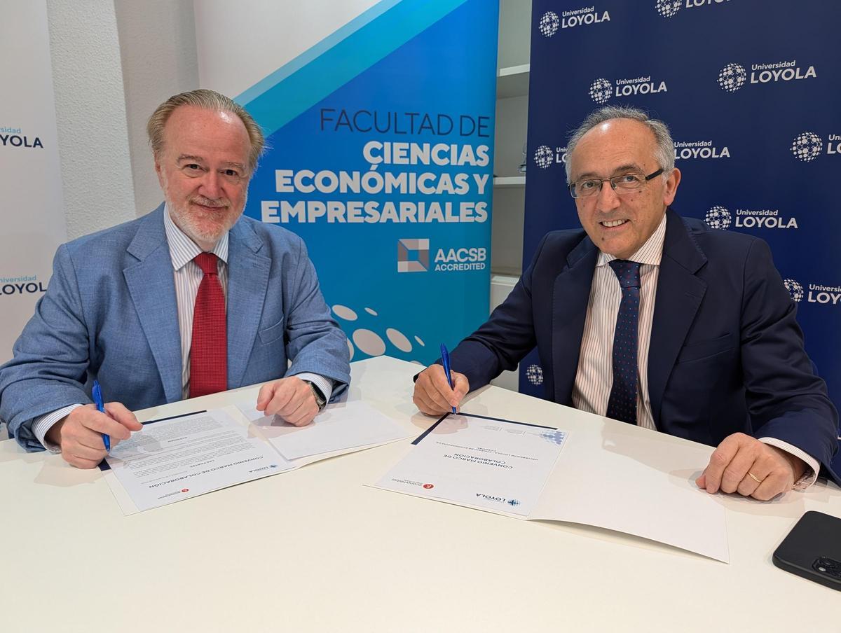 Firma del convenio entre Loyola y el Colegio de Economistas de Córdoba.