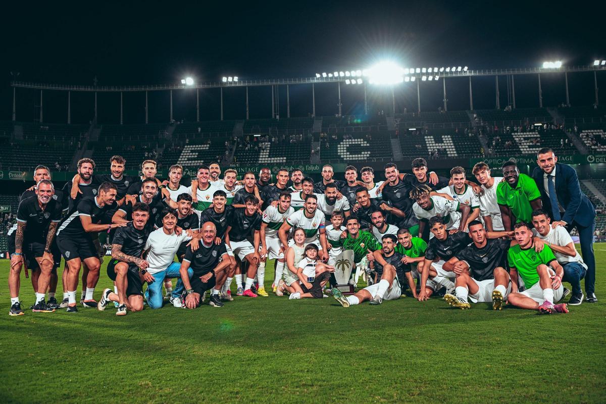 El Elche celebra el triunfo en la pasada edición del Festa d'Elx