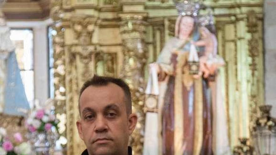 &quot;Queremos eliminar adecuadamente los nidos que cargan la espadaña del templo&quot;