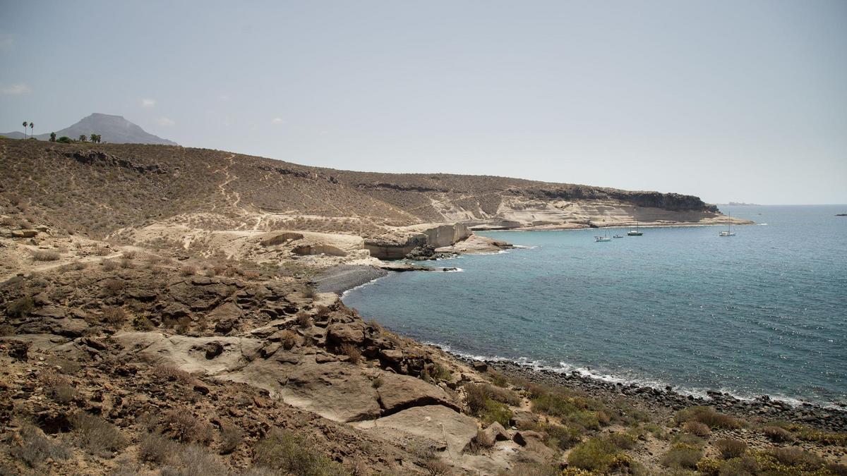 Desalojan a más de 50 personas de La Caleta.