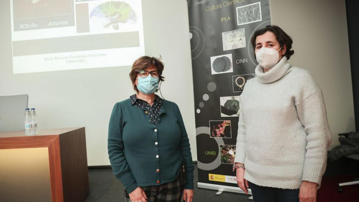 Rosario Fernández y María Fernández, ayer en el Club. | Irma Collín